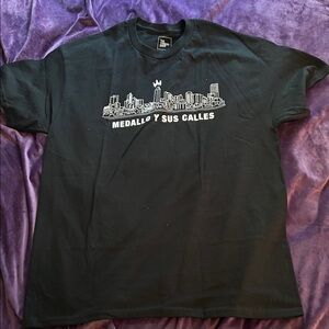 Medallo Y Sus Calles Black Graphic T-Shirt (Men's L)